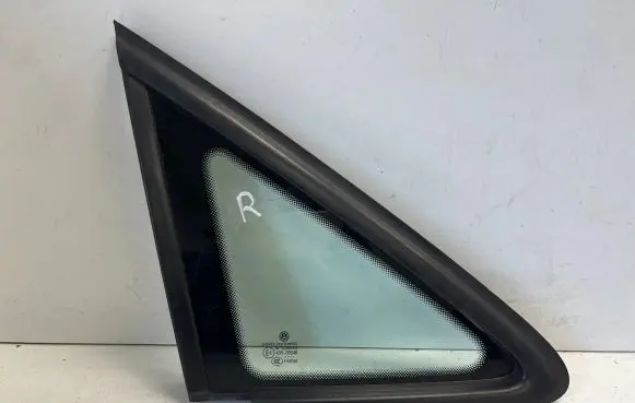 Volkswagen Touran II Rear side window 43R00048 E000255 DOT24M68AS2