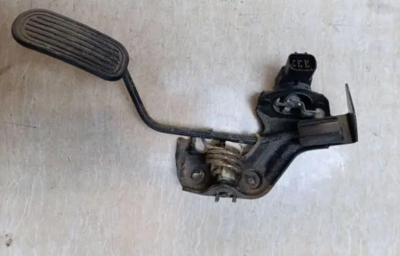 Toyota Avensis Verso Accelerator throttle pedal