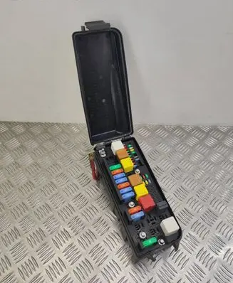 Opel Signum Fuse module 13240244