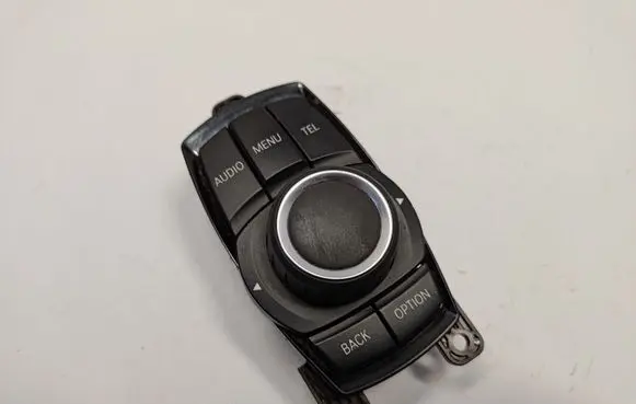 Head unit multimedia control