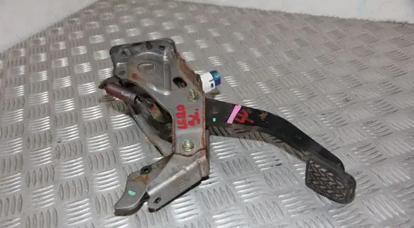 Toyota Land Cruiser (J120) Brake pedal 