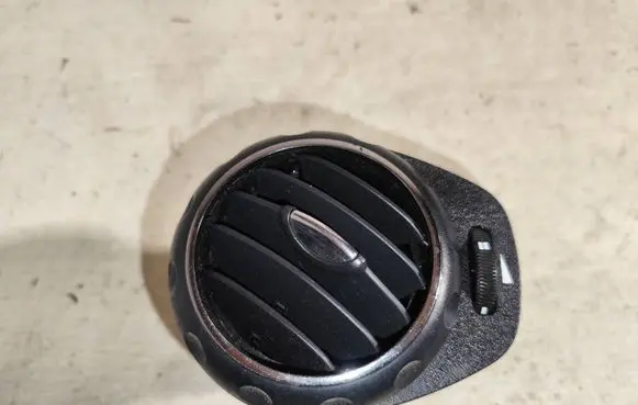 Alfa Romeo 147 Dash center air vent grill