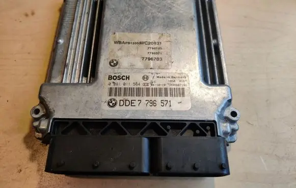 BMW X3 E83 Engine control unit/module 7796571 0281011564
