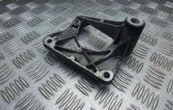 BMW 5 E60 E61 Engine mounting bracket 6761117 676111702 2211676111702