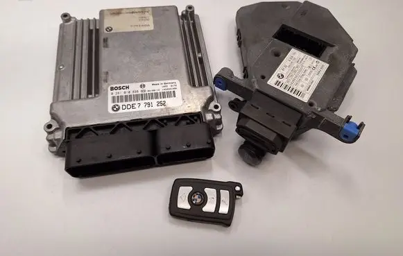 BMW 7 E65 E66 Engine ECU kit and lock set 7791252 13617791252 0281010898