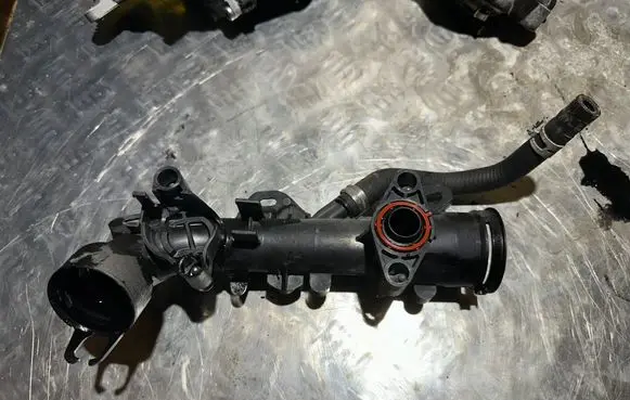 Peugeot 308 Engine coolant pipe/hose Z12002105