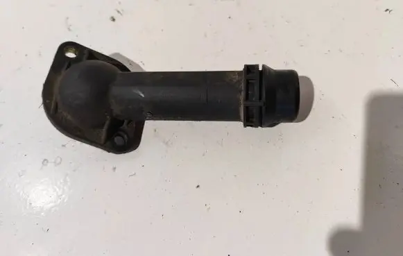 Volkswagen PASSAT B5.5 Engine coolant pipe/hose 038121121b 06B121121