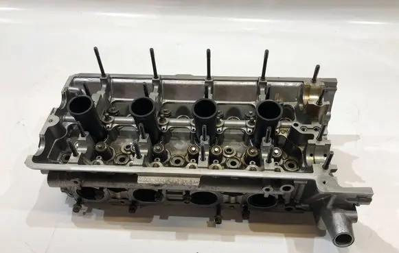 BMW 7 E65 E66 Engine head 