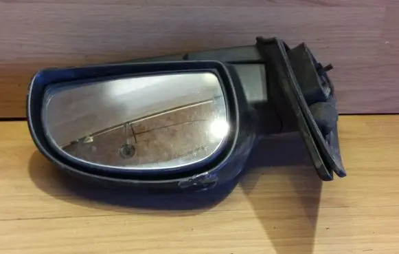 Hyundai Accent Front door electric wing mirror E4012188