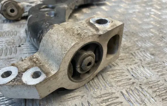 Front lower control arm/wishbone