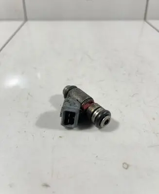 Volkswagen Golf IV Fuel injector 036031C