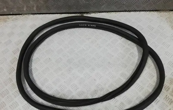 Peugeot 5008 Seal rubber (tailgate) 
