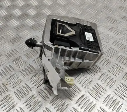 BMW 2 F44 Engine mount bracket 8835572