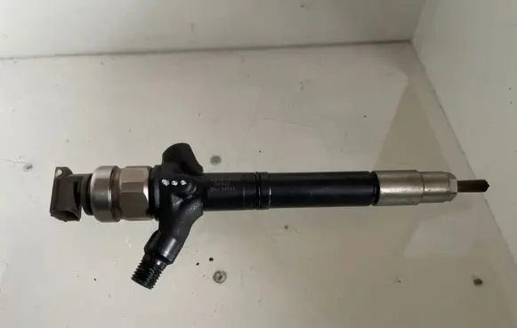Toyota Corolla Verso AR10 Fuel injector 236700R050 05J19249