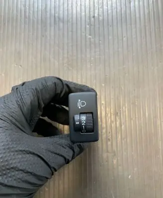 Honda CR-V Headlight level height control switch M37548