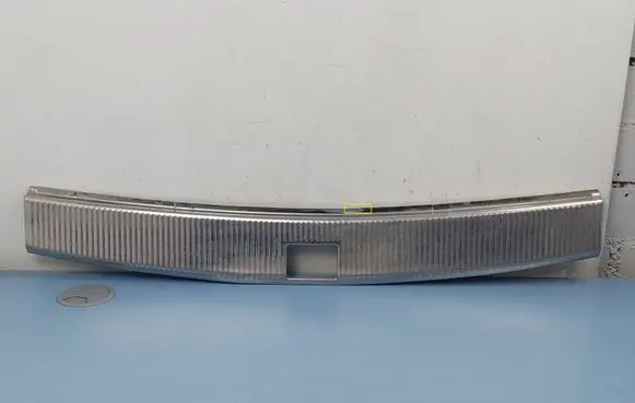Volkswagen Touareg I Trunk/boot sill cover protection 7L6863459