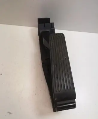 Mercedes-Benz E W211 Accelerator throttle pedal A2113000504 A2033010001