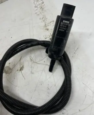 BMW 3 E90 E91 Headlight washer pump 13264011 001004 8377430