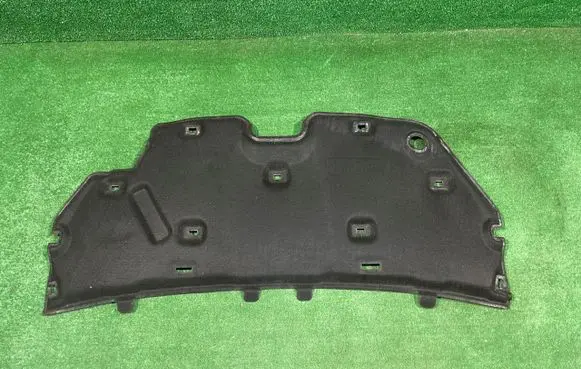 Engine bonnet/hood sound/heat insulation