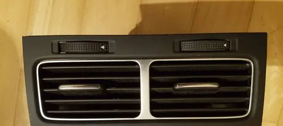 Volkswagen Touareg II Rear air vent grill 7P6819203
