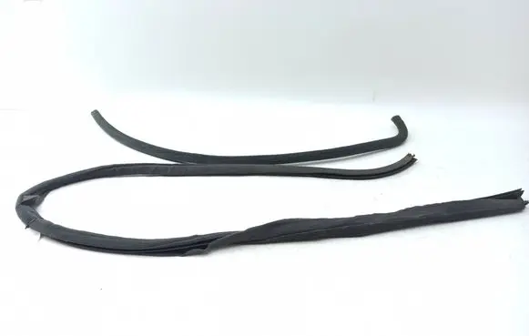 BMW 7 E23 Rear door rubber seal (on body)