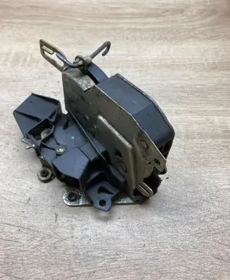 BMW 3 E36 Front door lock 8122203