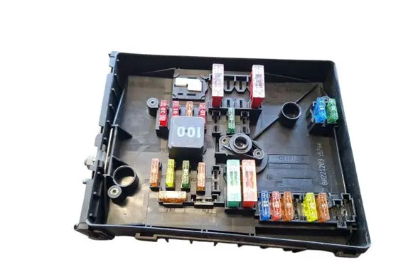 Volkswagen Golf VI Fuse module 1K0937125D