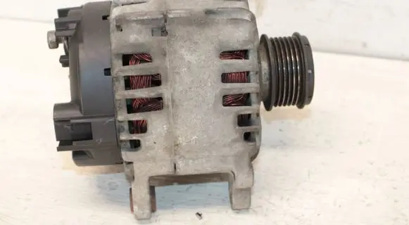 Volkswagen Tiguan Generator/alternator 03L903023E FG18T033