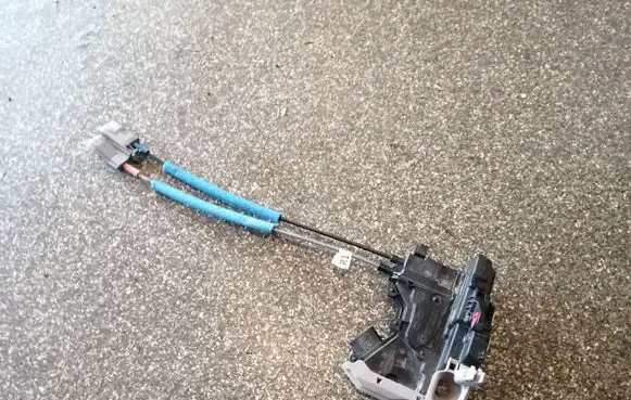 Hyundai Kona I Front door lock 81320J9010