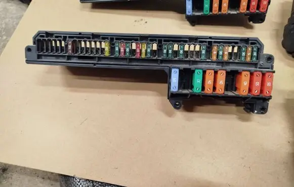 BMW 5 E60 E61 Fuse box set 6957330 18917