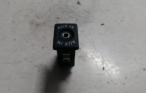 Volkswagen Golf VI AUX in-socket connector 5M0035724