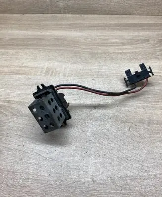 Coolant fan relay