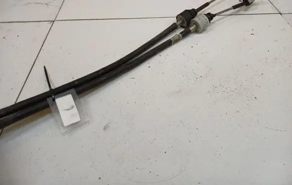 Renault Laguna III Gear shift cable linkage 9611977