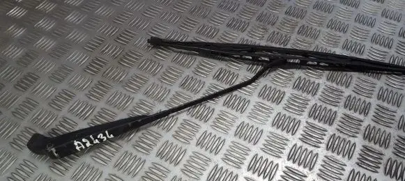 Nissan Navara D22 Front wiper blade arm