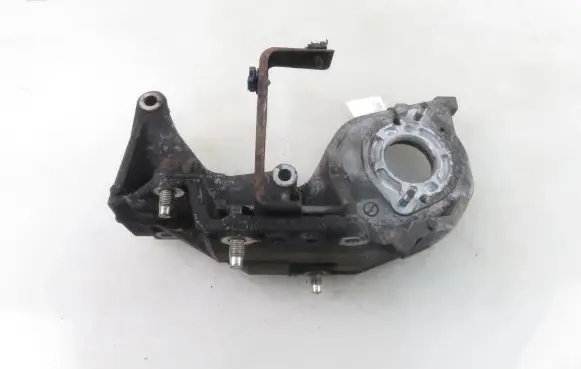 Mazda 5 Fuel pump bracket 