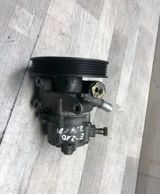 Mercedes-Benz E W210 Power steering pump A6112300115