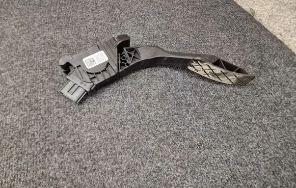 Volkswagen PASSAT B8 Accelerator throttle pedal 5Q2723503D