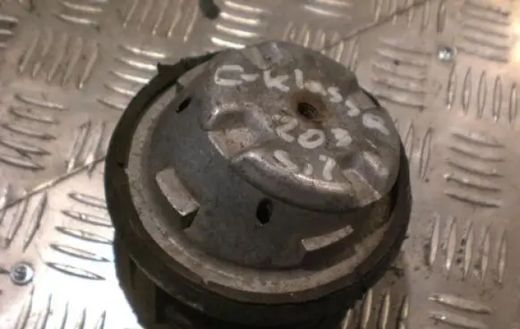 Mercedes-Benz C W203 Engine mount vacuum valve 