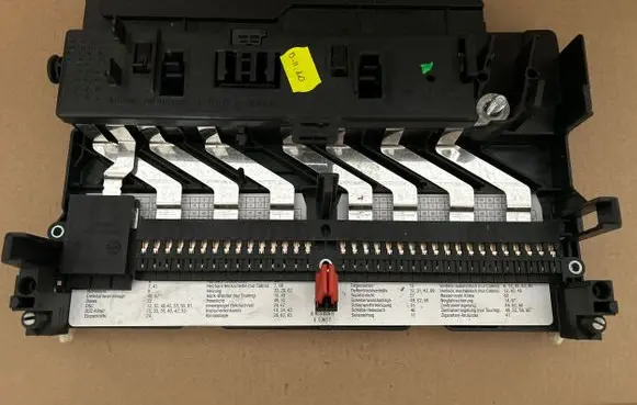 BMW 3 E46 Fuse module 8364542
