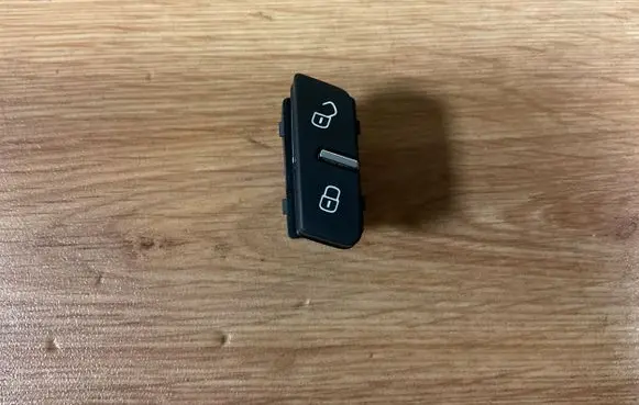 Volkswagen Touareg II Central locking switch button 7P6962126A 0411406S