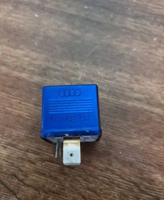 Audi A6 S6 C5 4B Other relay 8A0951253
