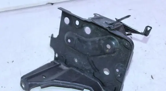 Toyota Yaris Battery tray 