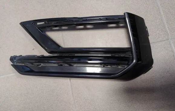 Volkswagen Tiguan Front bumper lower grill 5NA853665E