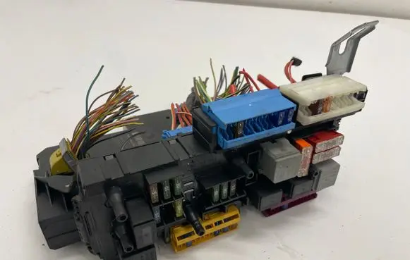 Mercedes-Benz E W212 Fuse module A2129000204 A2125453032