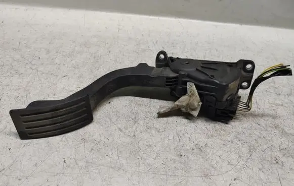 Ford Focus Accelerator throttle pedal 4M519F836AK