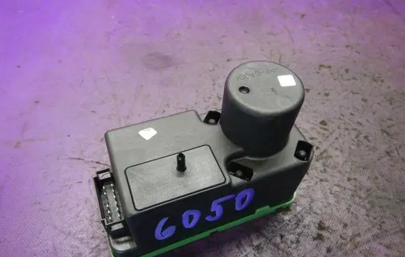 Volkswagen PASSAT B4 Central locking vacuum pump 3A0962257