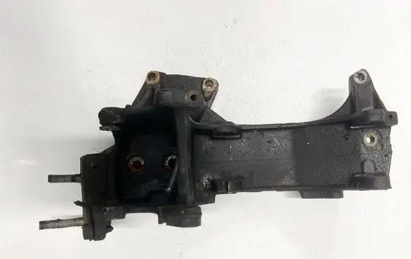 Peugeot 406 Engine mounting bracket 9625200880