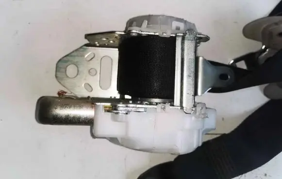 Toyota Avensis T270 Front seatbelt 7p1510p