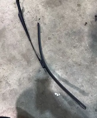 Fiat 500X Front wiper blade arm