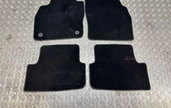 Seat Arona Car floor mat set 6F1863011